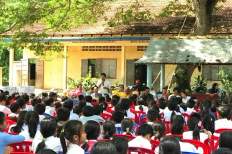 GIFT OF SCHOOL SUPPLIES FOR INTERNATIONAL CHILDREN’S DAY 2