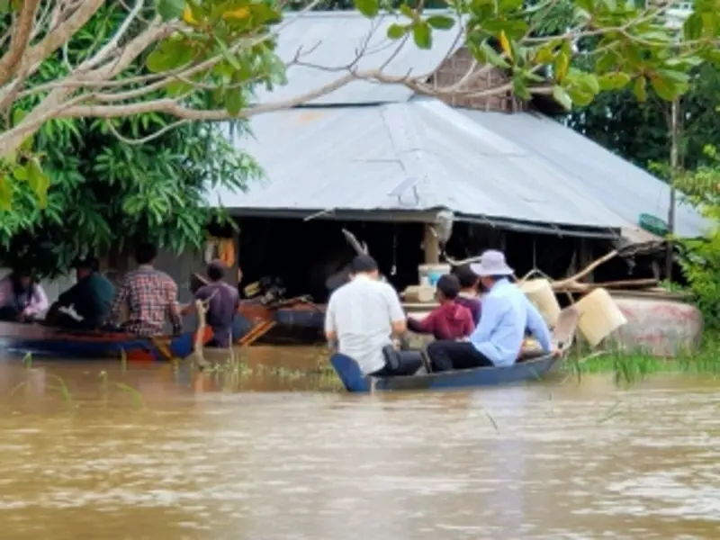 DONATION OF ESSENTIAL FOOD ITEMS TO FLOOD VICTIMS 2