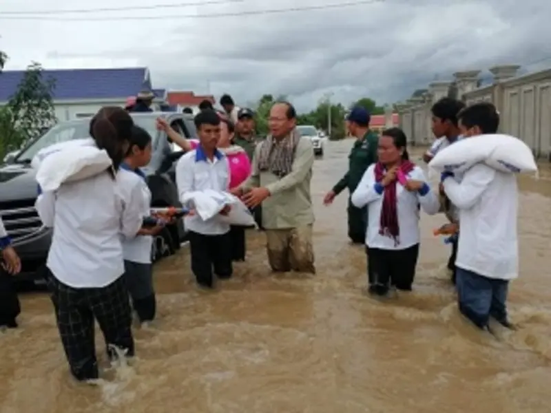 DONATION OF ESSENTIAL FOOD ITEMS TO FLOOD VICTIMS 3